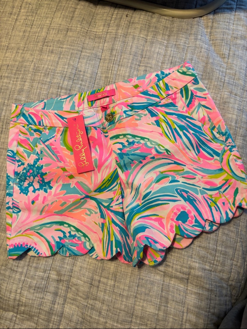 Lilly Pulitzer Multi-Color Tropical Scallop-Hem Shorts size 6, 4-4.5 inseam